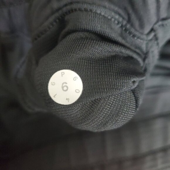 Lululemon Ice Breaker White Black Hotty Hot Shorts Size 6 - Picture 7 of 11